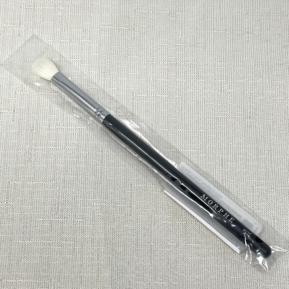 🌺 Morphe M433 Pro Firm Blending Fluff Brush NEW - Picture 2 of 6